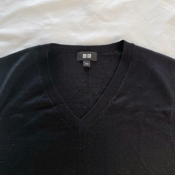 ✨2 x Host Pick✨Uniqlo Men’s Extra Fine Merino V-Neck Vest - Picture 5 of 9